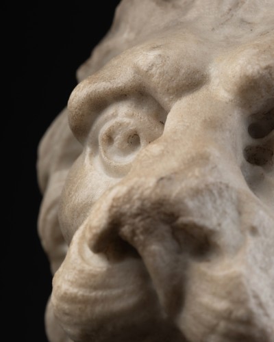 Sculpture  - Marble lion heads - Italy 16th century