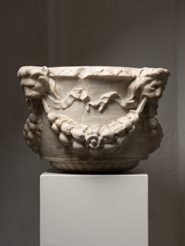 Antiquités - Lion-head basin – Italy15th century