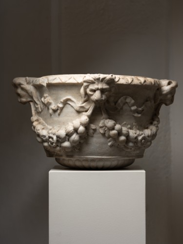 Antiquités - Lion-head basin – Italy15th century