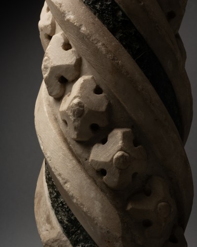 Moyen Âge - Colonne torsadée en marbre – Italie XIVe siècle