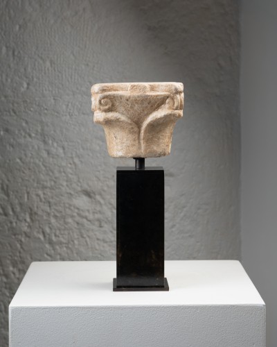 Petit chapiteau en marbre – Italie XIIe siècle - Sculpture Style Moyen Âge