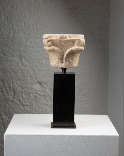 Antiquités - Petit chapiteau en marbre – Italie XIIe siècle