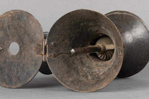 Wrought iron coffee grinder - France Louis XIV - Louis XIV