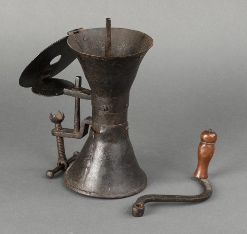 Louis XIV - Wrought iron coffee grinder - France Louis XIV