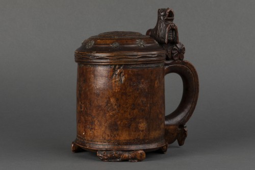 Curiosities  - Mug in birch burr - Scandinavia End of the 17th century