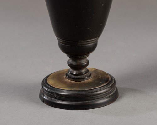 Curiosities  - Cup on stand in horn - Germany circa 1700