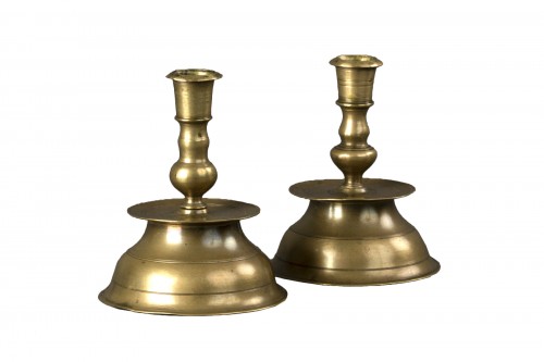 Paire de petits chandeliers - Flandres XVIIe siècle