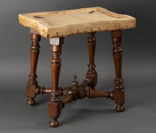 Pair of walnut stools - Northern Italy second half of the 17th century - 