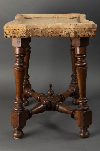 17th century - Pair of walnut stools - Northern Italy second half of the 17th century