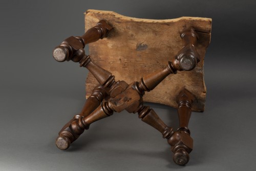 Pair of walnut stools - Northern Italy second half of the 17th century - 