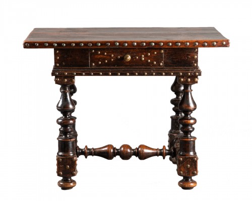 Table à tiroir bois de noyer - Émilie Romagne Fin XVIe siècle