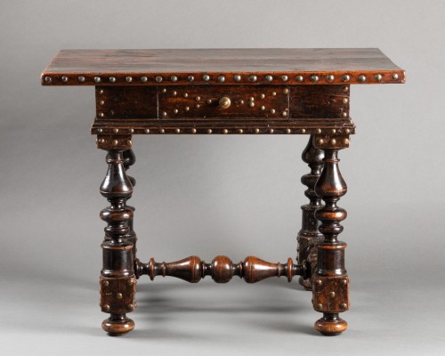 Table à tiroir bois de noyer - Émilie Romagne Fin XVIe siècle - Mobilier Style Renaissance