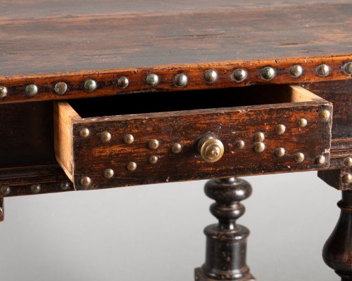 Antiquités - Table à tiroir bois de noyer - Émilie Romagne Fin XVIe siècle