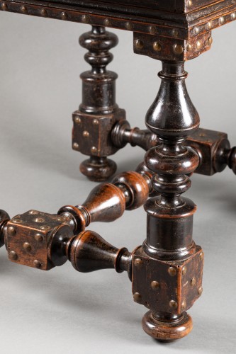 Antiquités - Table à tiroir bois de noyer - Émilie Romagne Fin XVIe siècle