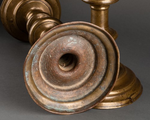 Antiquités - Paire de bougeoirs en bronze - Europe centrale circa 1500