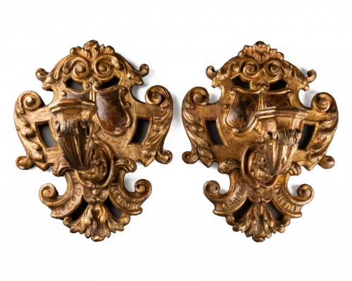 Pair of armorial sconces Gilded wood and polychromy – Italy17th centur