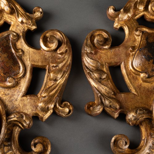 Antiquités - Paire d’appliques armoriées enBois doré et polychromie – Italie XVIIe siècle