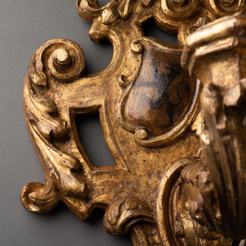 Antiquités - Paire d’appliques armoriées en bois doré et polychromie – Italie XVIIe siècle
