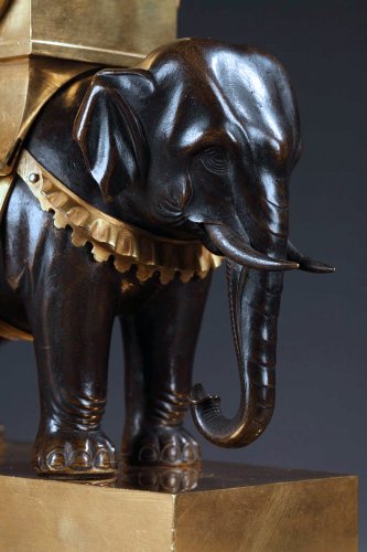 XIXe siècle - Pendule à l’éléphant en bronze doré époque Empire