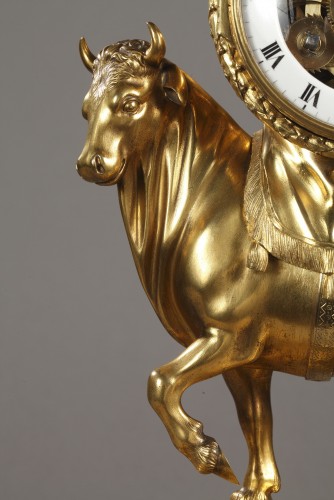 Pendule au taureau - Horlogerie Style Louis XVI
