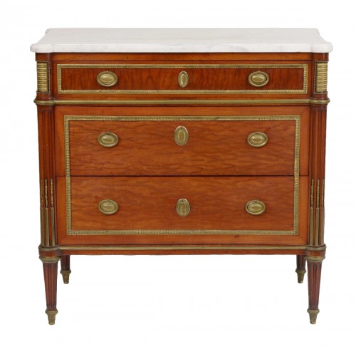 Small "framed" Entre-Deux commode by Louis Moreau