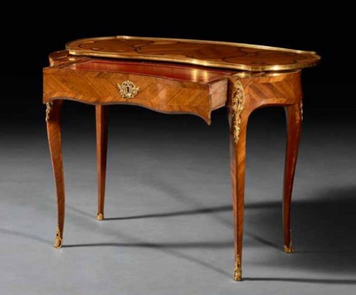Table de Salon "à Glissière" formant écritoire - Mobilier Style Louis XV