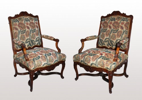 Antiquités - Pair of large armchairs with flat backs