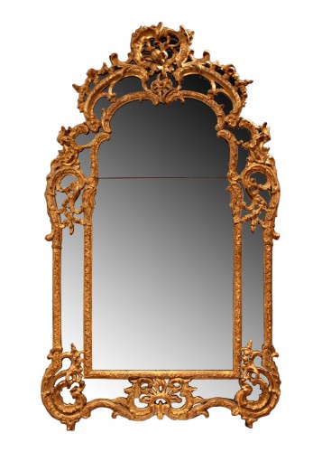18th century giltwood Mirror "à la Grenade éclatée