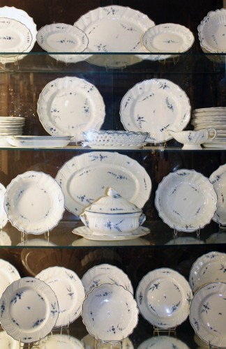 18th century - Service of 66 pieces in fine earthenware of Septfontaines