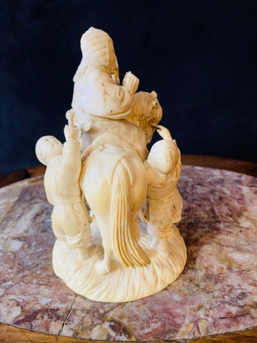 One-piece ivory Okimono, depicting a warrior on horseback with squires Japan, Meiji period - 