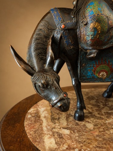 Toba sur sa mule en bronze cloisonné - Galerie Buter