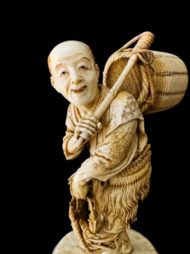 Okimono en ivoire, Pêcheur de crabes – Japon époque Meiji (1868-1912) - Arts d