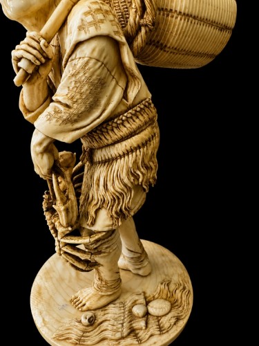  - Okimono en ivoire, Pêcheur de crabes – Japon époque Meiji (1868-1912)