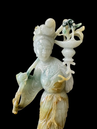 Guanyin en jade naturel polychrome – Chine, Pékin vers 1920 - Arts d