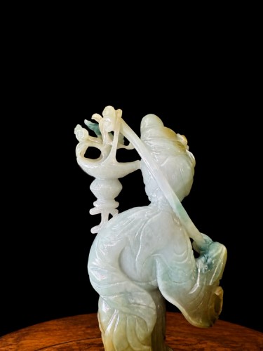 XXe siècle - Guanyin en jade naturel polychrome – Chine, Pékin vers 1920