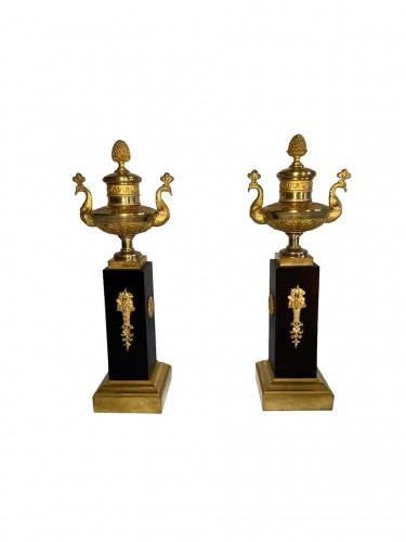 Luminaires Bougeoirs et Chandeliers - Paire de bougeoirs aux paons formant brûle-parfums