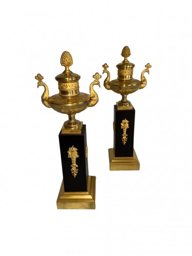 Paire de bougeoirs aux paons formant brûle-parfums - Empire