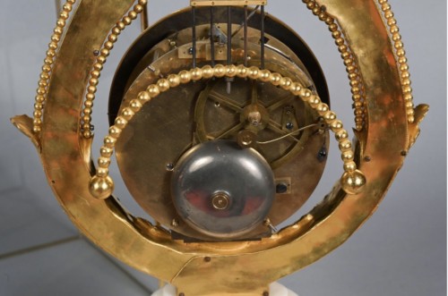 Pendule lyre à décor de têtes d’aigle, époque Louis XVI, fin XVIIIe siècle - Galerie de Cicco