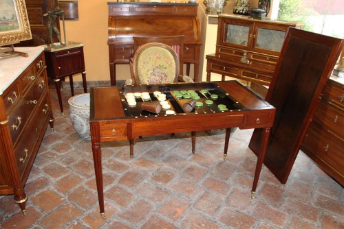 Mobilier Table à Jeux - Table «Tric-trac» Louis XVI estampillé VASSOU
