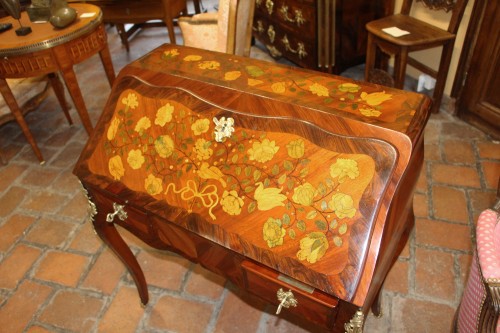 Bureau de pente d’époque Louis XV, estampillé, Antoine Mathieu Criard - Mobilier Style Louis XV