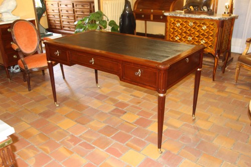 Bureau plat Louis XVI estampillé AVRIL - Galerie de Crécy