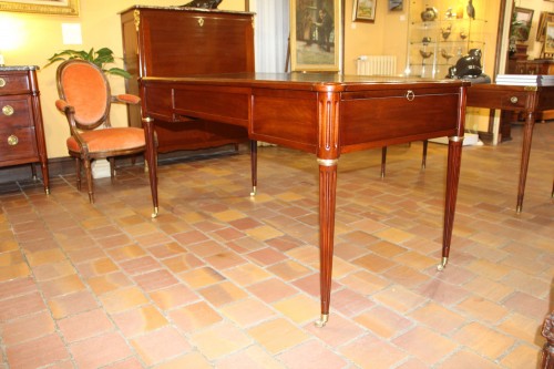 XVIIIe siècle - Bureau plat Louis XVI estampillé AVRIL