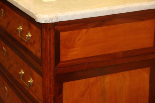 Louis XVI period chest of drawers in mahogany and lemon wood - Furniture Style Louis XVI
