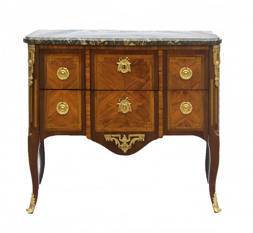 Transition period chest of drawers;