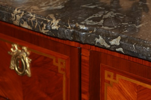 18th century - Transition period chest of drawers;