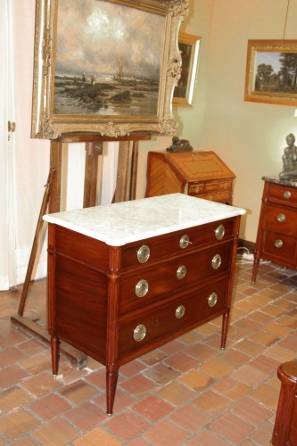 Louis XVI period chest of drawers  - 