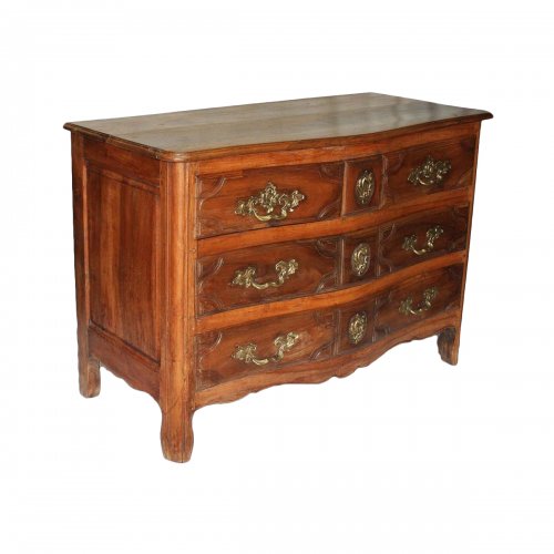 Commode galbée en noyer d’époque Louis XV