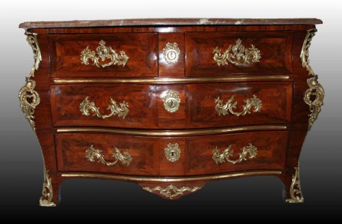 XVIIIe siècle - Commode «Tombeau » d’époque Louis XV