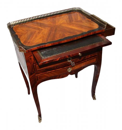 Table à écrire en chiffonnière estampillée J.B.VASSOU