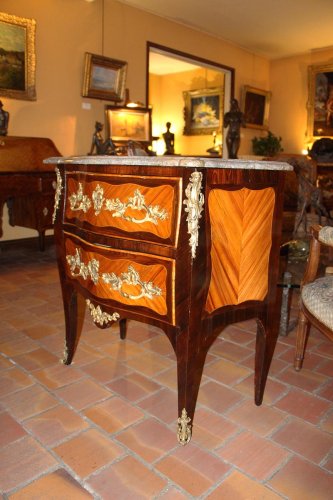 Commode « sauteuse » d’époque Louis XV - Mobilier Style Louis XV